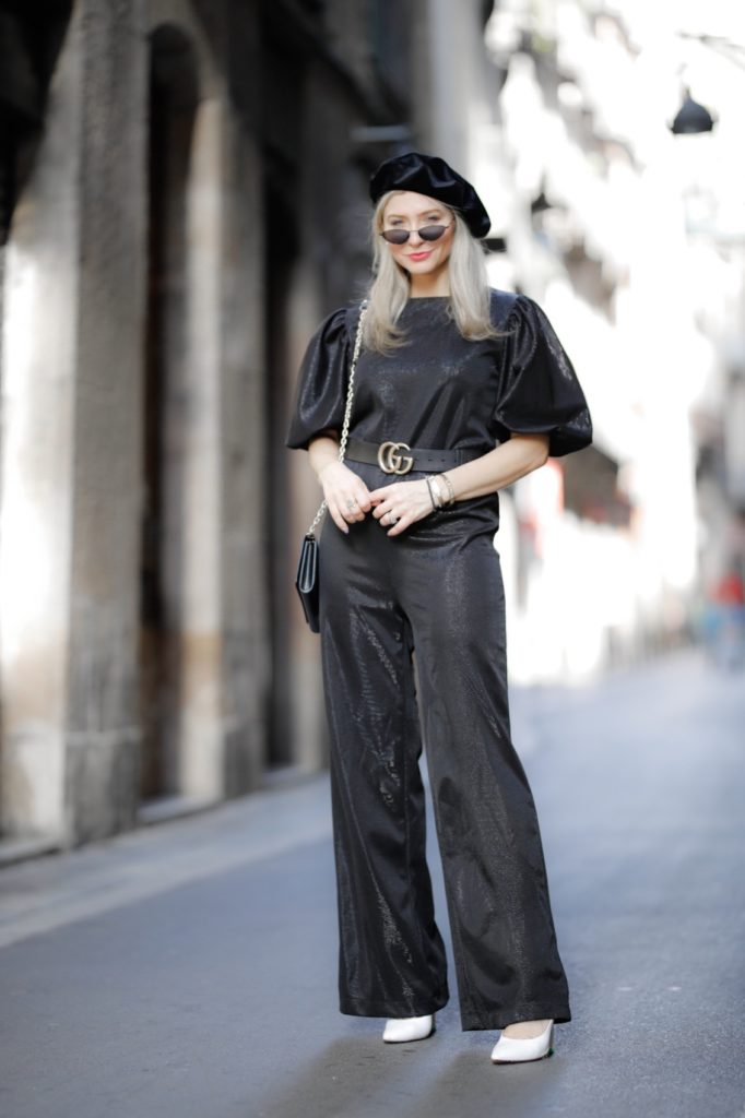 Travel Style BLACK JUMPSUIT BERET OUTFIT